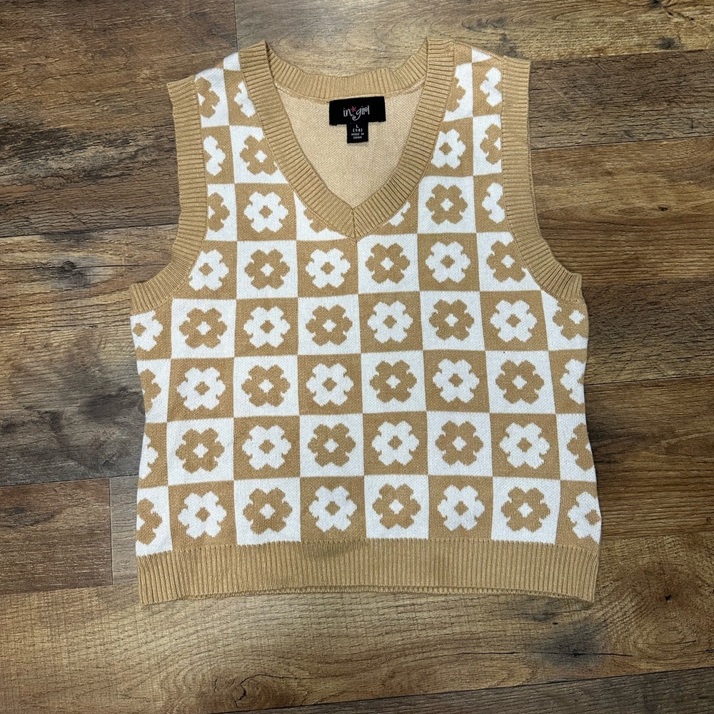 Girls  daisy checkerboard printed cable knit vest